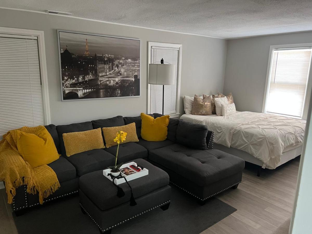 Cozy Studio Centrally Located Apartment Уестървил Екстериор снимка