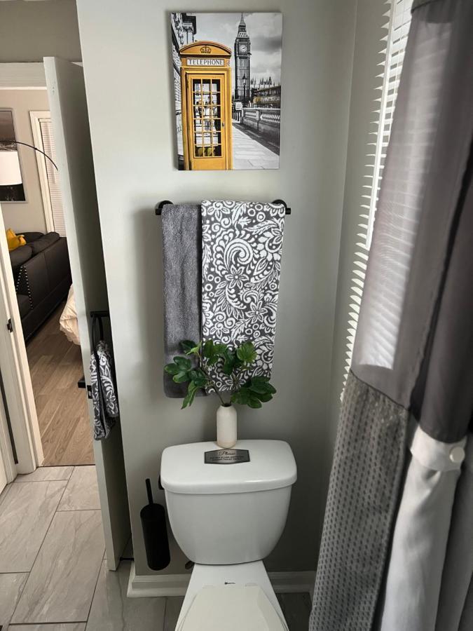Cozy Studio Centrally Located Apartment Уестървил Екстериор снимка