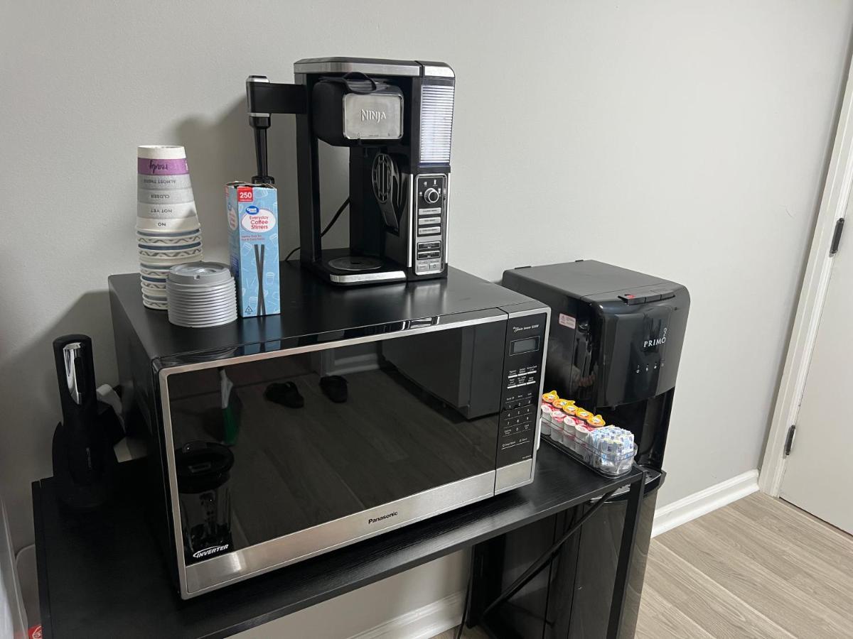 Cozy Studio Centrally Located Apartment Уестървил Екстериор снимка